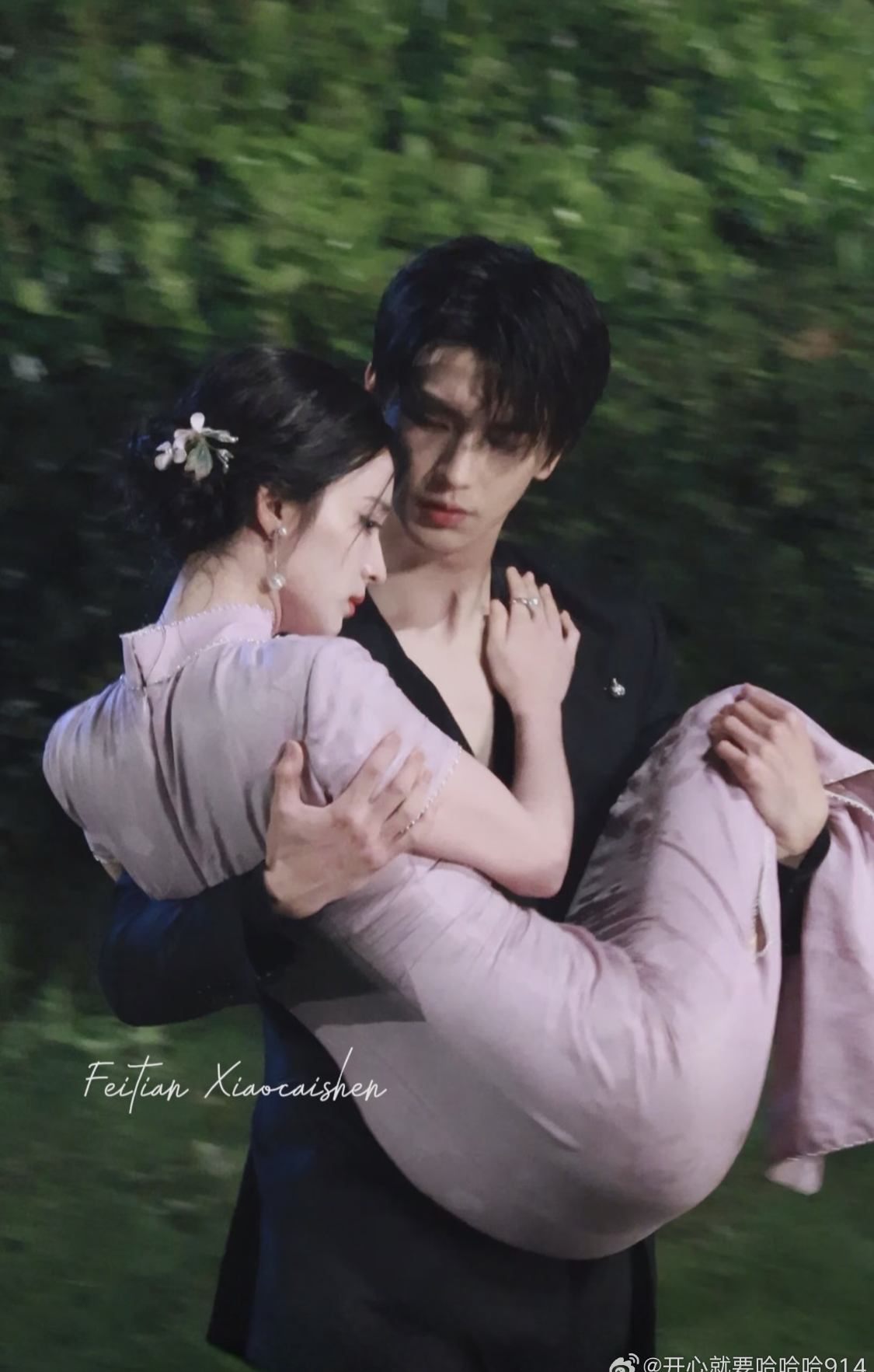 Trương Lăng H&aacute;ch v&agrave; những h&igrave;nh ảnh hậu trường g&acirc;y tranh c&atilde;i trong Quy Loan 2026 - Ảnh 6.