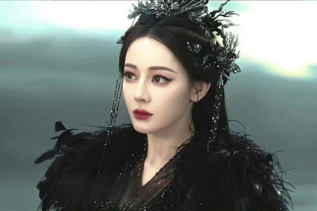 Bộ ảnh cưới g&acirc;y sốc của Địch Lệ Nhiệt Ba v&agrave; Trần Phi Vũ trong Bạch Nhật Đề Đăng - Ảnh 6.