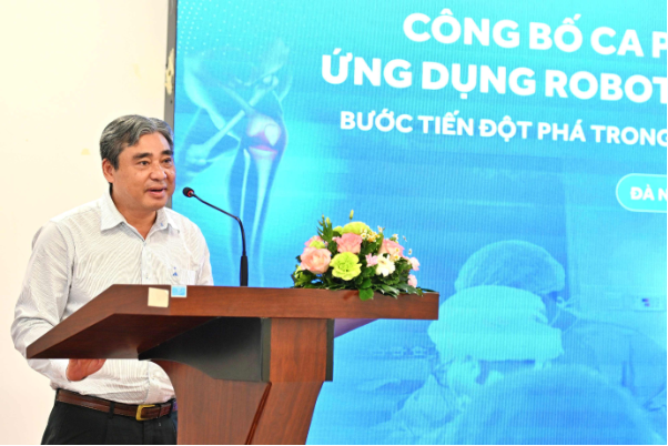 Tại miền Trung: Vinmec Đà Nẵng thay khớp gối bằng robot, bệnh nhân tập đi ngay sau mổ - Ảnh 4. Tại miền Trung: Vinmec Đà Nẵng thay khớp gối bằng robot, bệnh nhân tập đi ngay sau mổ - Ảnh 4.