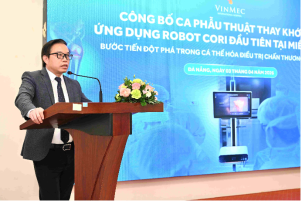 Tại miền Trung: Vinmec Đà Nẵng thay khớp gối bằng robot, bệnh nhân tập đi ngay sau mổ - Ảnh 5. Tại miền Trung: Vinmec Đà Nẵng thay khớp gối bằng robot, bệnh nhân tập đi ngay sau mổ - Ảnh 5.