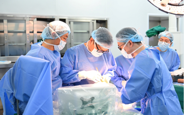 Mổ bằng robot c&oacute; thực sự tốt hơn kh&ocirc;ng? - Ảnh 3.