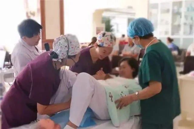 Vì sao trước khi sinh phải “dọn cỏ”? Dù sinh thường hay sinh mổ, mẹ bầu cũng nên chuẩn bị tâm lý - Ảnh 1.