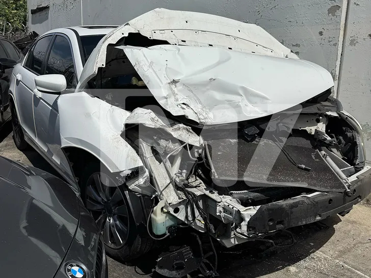 Tori Spelling v&agrave; c&aacute;c con gặp tai nạn &ocirc; t&ocirc; kinh ho&agrave;ng: Cập nhật t&igrave;nh h&igrave;nh sức khỏe - Ảnh 2.