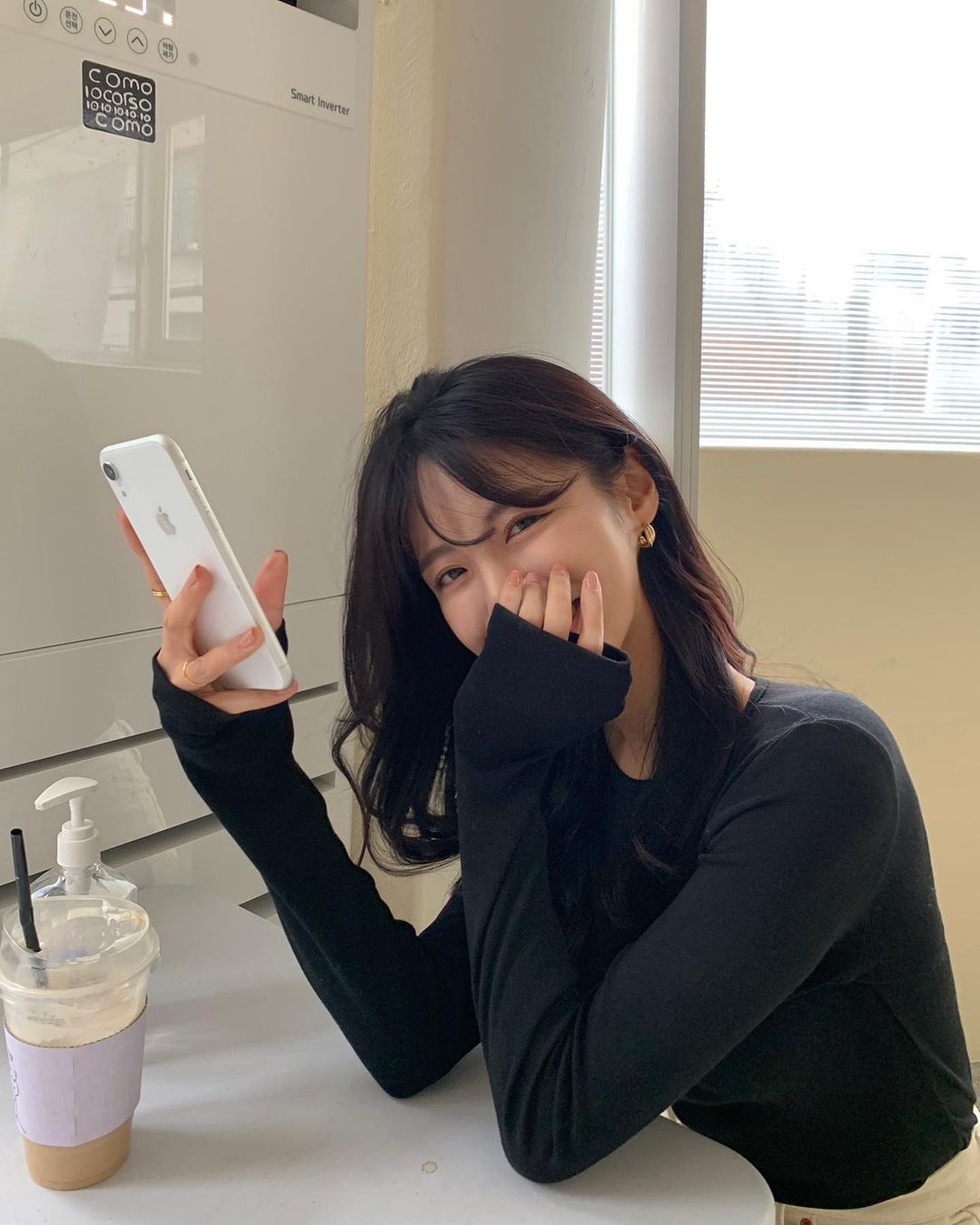 Một b&agrave;i đăng mạng x&atilde; hội khiến nhiều người thay đổi c&aacute;ch nh&igrave;n về chi ti&ecirc;u: Kh&ocirc;ng phải cứ mua nhiều mới l&agrave; sống tốt - Ảnh 1.