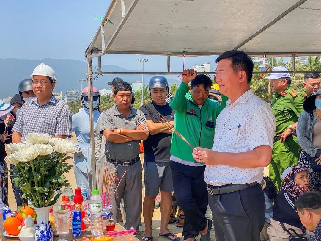 T&igrave;m kiếm nam sinh lớp 12 mất t&iacute;ch khi tắm biển Quy Nhơn: Gia đ&igrave;nh đau l&ograve;ng chờ tin - Ảnh 2.