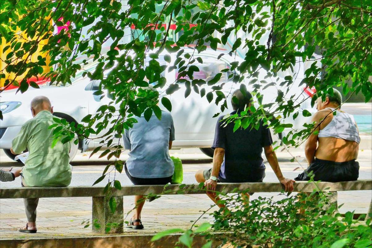 Về qu&ecirc; dịp Thanh minh, t&ocirc;i nhận ra: C&oacute; những quyết định ti&ecirc;u tiền tưởng &ldquo;đổi đời&rdquo; nhưng lại khiến nhiều gia đ&igrave;nh lao đao - Ảnh 2.