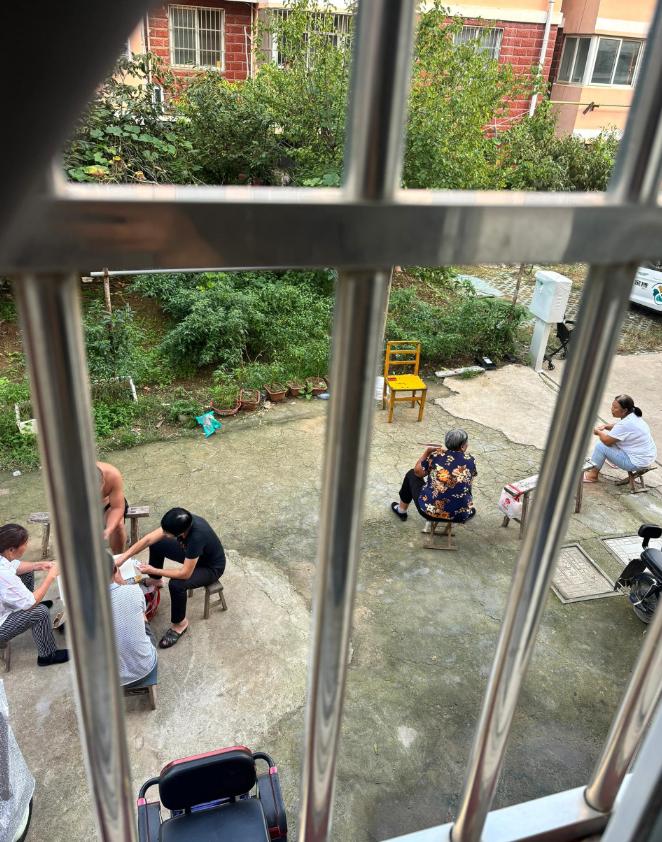 Mẹ H&agrave; Nội chia sẻ: T&ocirc;i từng nghĩ mua căn hộ tầng 1 l&agrave; &ldquo;qu&aacute; tiện&rdquo; - đến khi sống mới thấy 