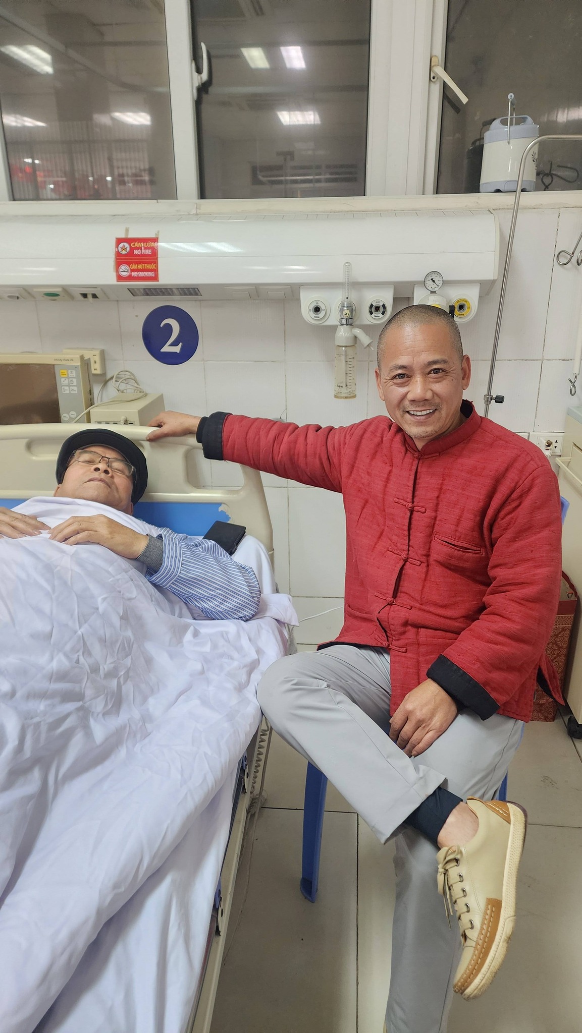 Nam NSND 74 tuổi, 3 đời vợ l&ecirc;n tiếng về th&ocirc;ng tin nhập viện v&igrave; kh&ocirc;ng được cưới vợ mới - Ảnh 1.