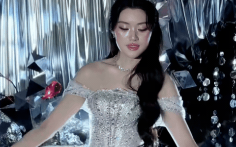 Phương Oanh l&agrave;m c&ocirc; d&acirc;u vướng tranh c&atilde;i- Ảnh 1.