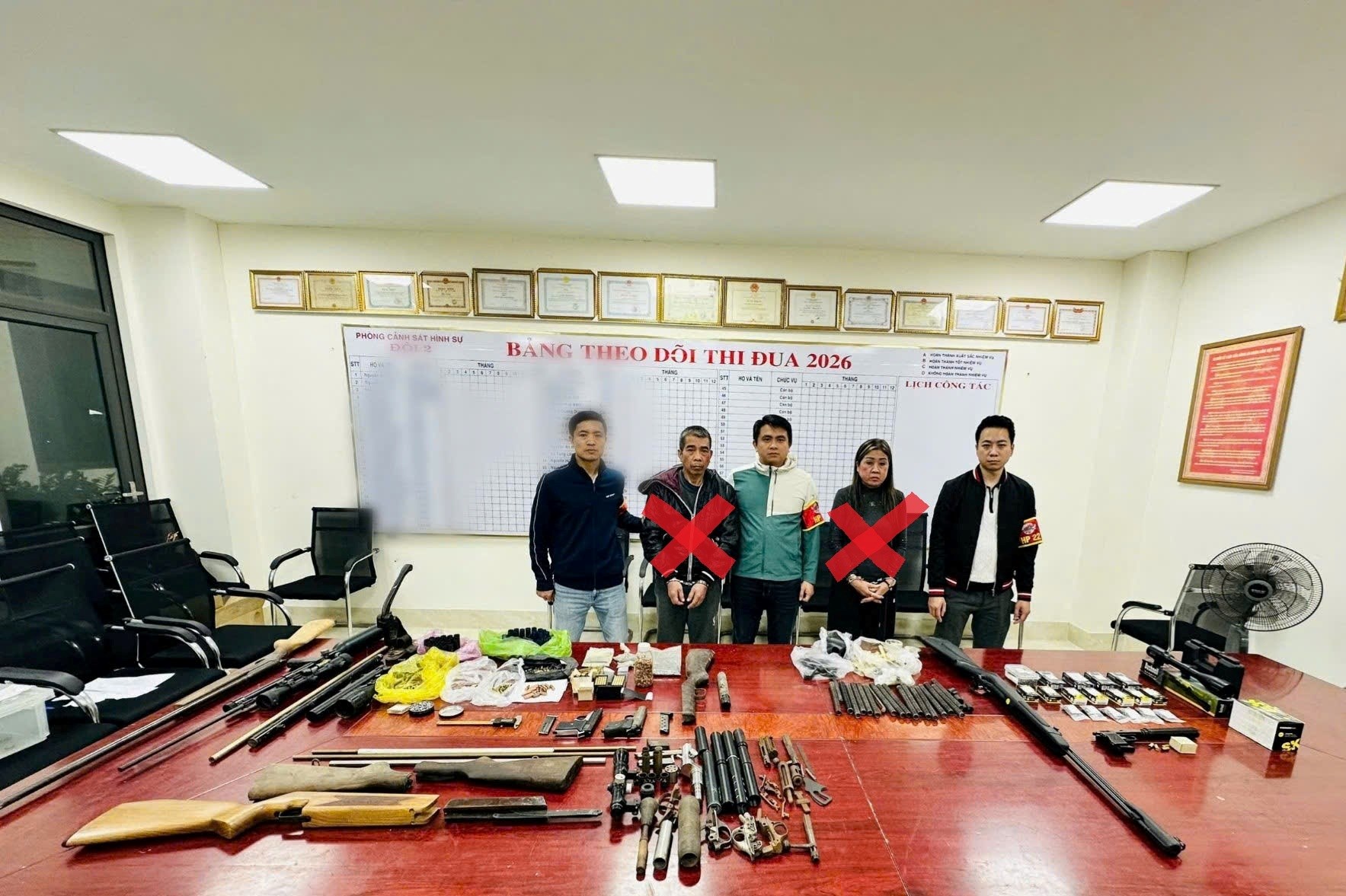 Cựu VĐV bắn s&uacute;ng tham gia đường d&acirc;y mua b&aacute;n vũ kh&iacute; qu&acirc;n dụng quy m&ocirc; lớn - Ảnh 1.