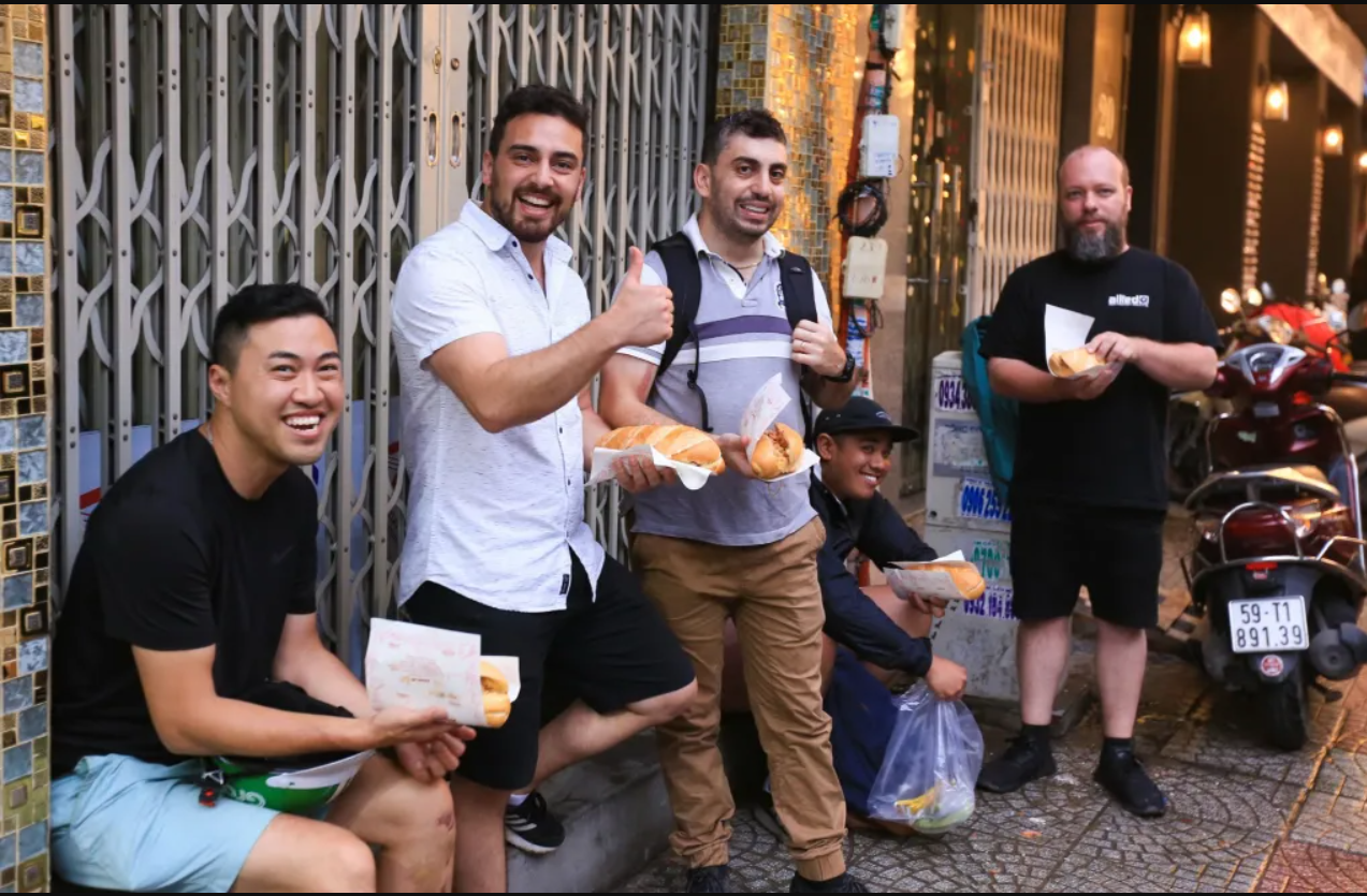 B&aacute;nh m&igrave; Việt Nam: M&oacute;n ăn đường phố ngon nhất thế giới chỉ từ 15 . 000 Đồng - Ảnh 4.