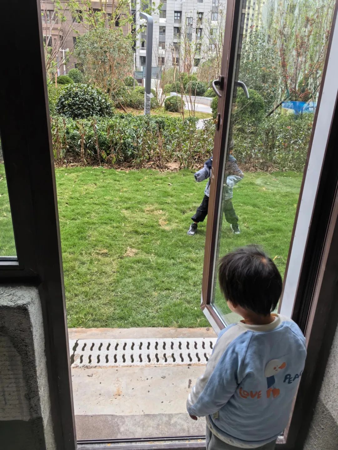 Mẹ H&agrave; Nội chia sẻ: T&ocirc;i từng nghĩ mua căn hộ tầng 1 l&agrave; &ldquo;qu&aacute; tiện&rdquo; - đến khi sống mới thấy 