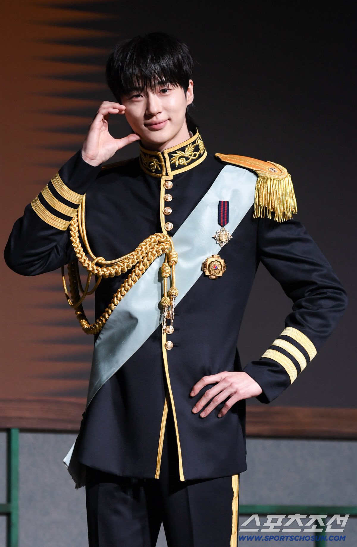 Cặp đ&ocirc;i ho&agrave;n hảo trong phim Perfect Crown khiến kh&aacute;n giả đứng ngồi kh&ocirc;ng y&ecirc;n năm 2026 - Ảnh 7.