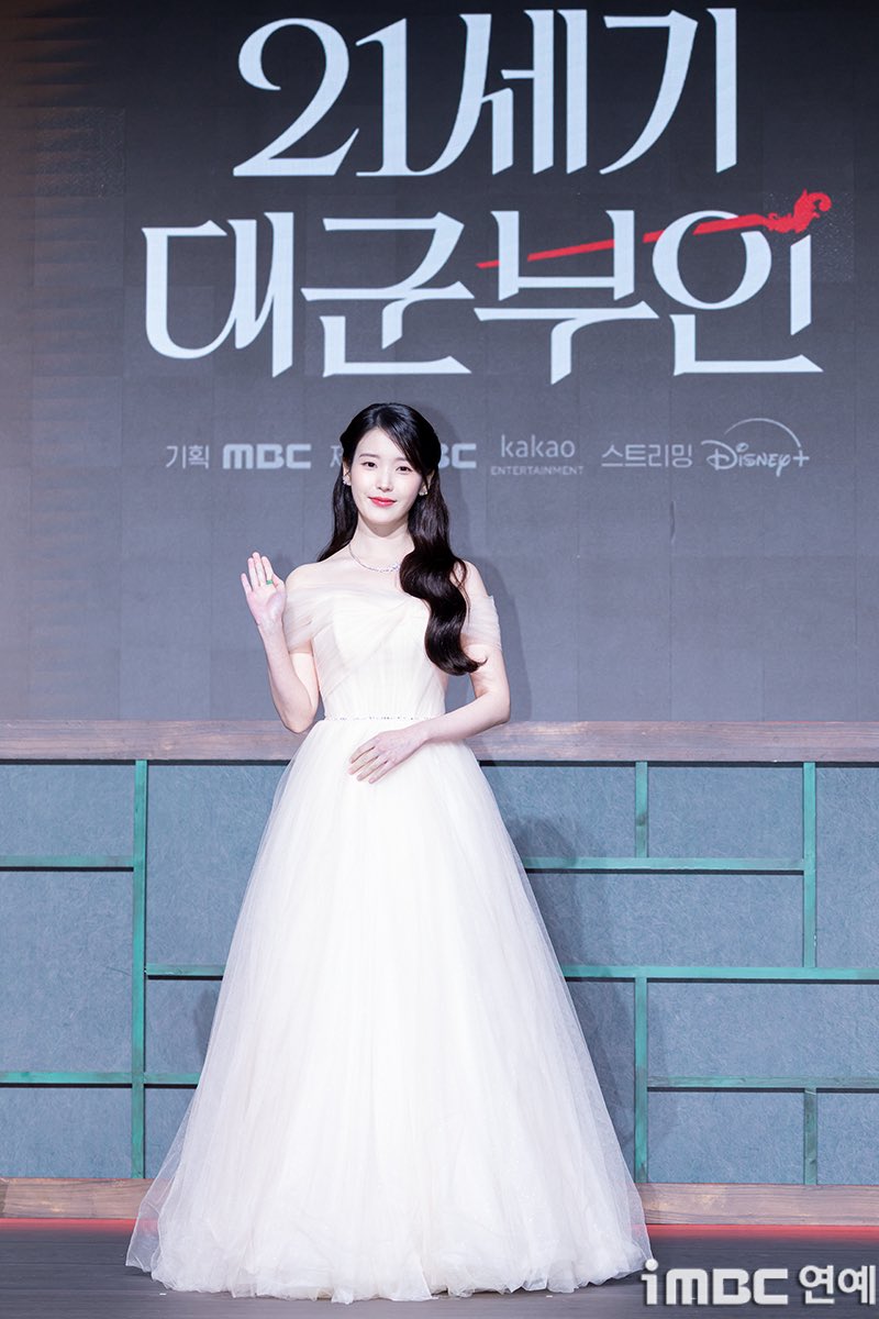 Cặp đ&ocirc;i ho&agrave;n hảo trong phim Perfect Crown khiến kh&aacute;n giả đứng ngồi kh&ocirc;ng y&ecirc;n năm 2026 - Ảnh 3.