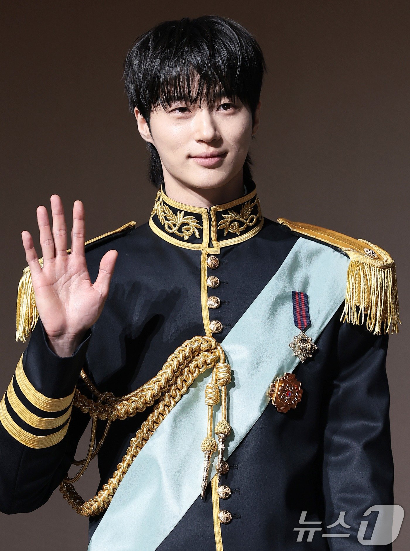 Cặp đ&ocirc;i ho&agrave;n hảo trong phim Perfect Crown khiến kh&aacute;n giả đứng ngồi kh&ocirc;ng y&ecirc;n năm 2026 - Ảnh 8.