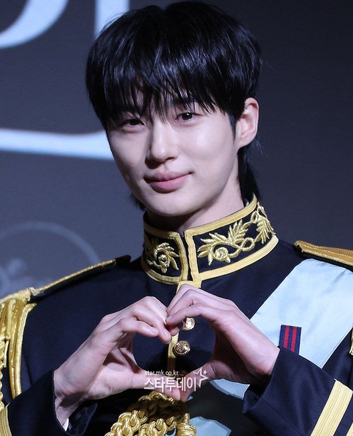 Cặp đ&ocirc;i ho&agrave;n hảo trong phim Perfect Crown khiến kh&aacute;n giả đứng ngồi kh&ocirc;ng y&ecirc;n năm 2026 - Ảnh 6.