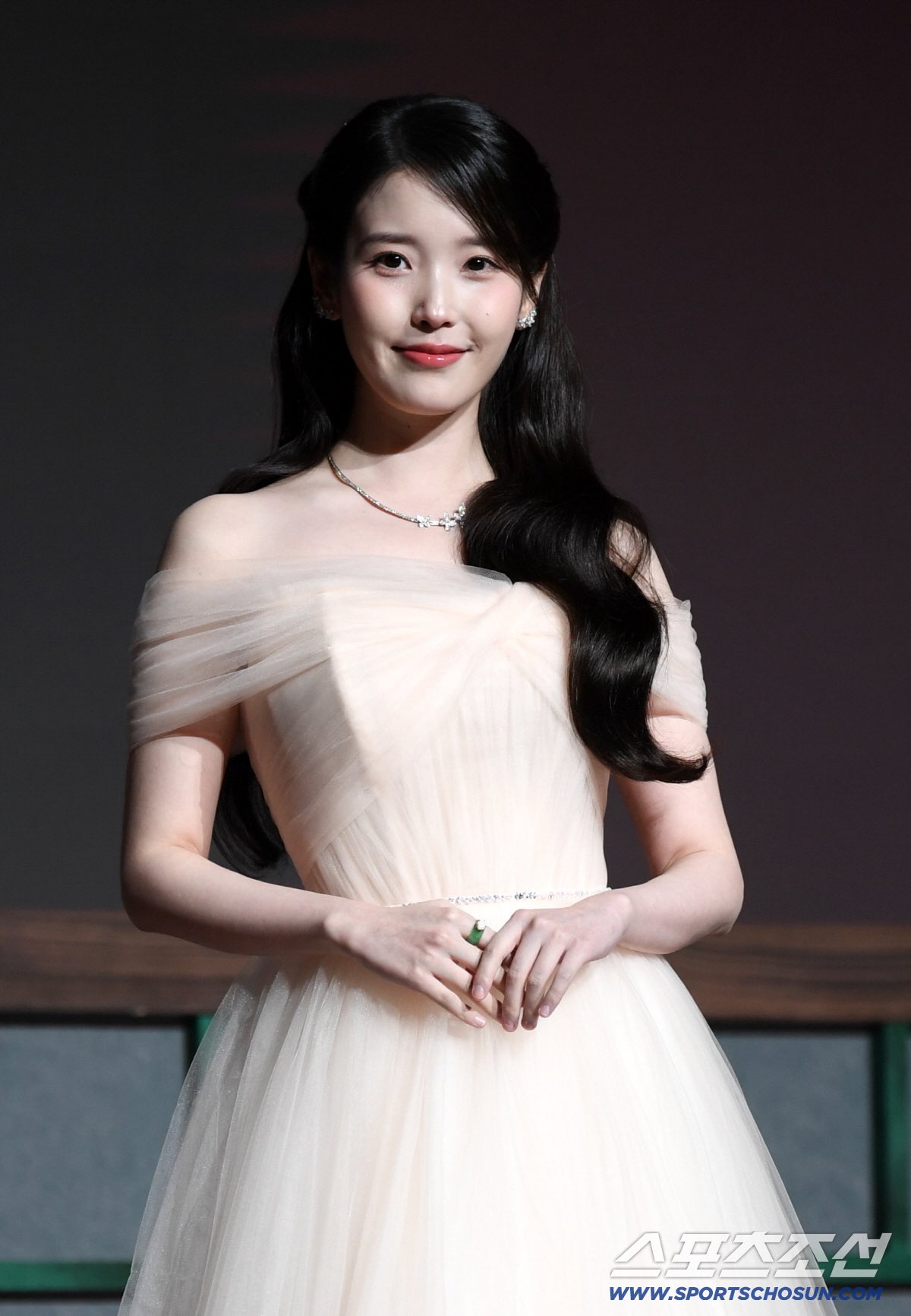 Cặp đ&ocirc;i ho&agrave;n hảo trong phim Perfect Crown khiến kh&aacute;n giả đứng ngồi kh&ocirc;ng y&ecirc;n năm 2026 - Ảnh 5.