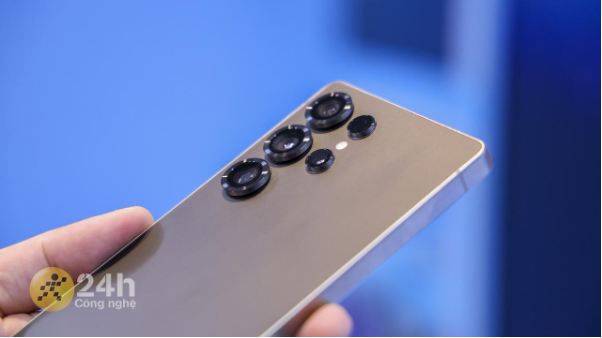 Đánh giá Galaxy S25 Ultra sau 1 năm: Xứng danh siêu phẩm - Ảnh 1. Đánh giá Galaxy S25 Ultra sau 1 năm: Xứng danh siêu phẩm - Ảnh 1.