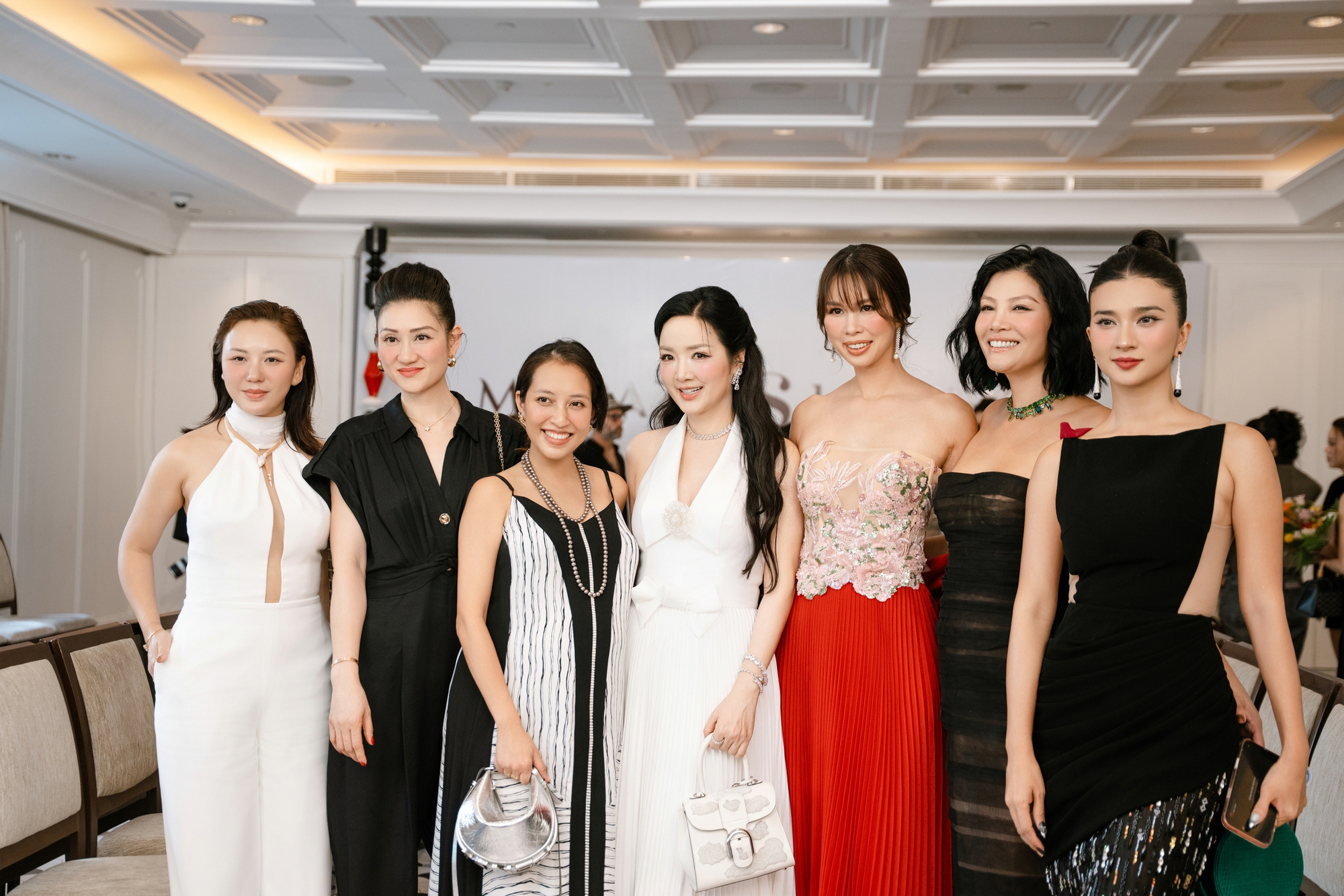 Nh&agrave; mốt Mr CRAZY & Lady SEXY t&aacute;i định nghĩa thời trang h&egrave; tại show diễn 