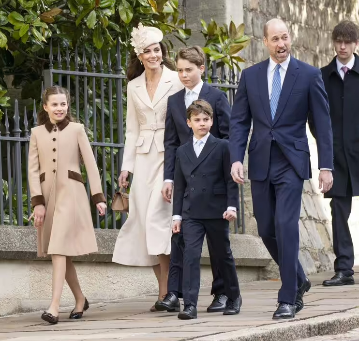 Vua Charles v&agrave; Ho&agrave;ng tử Louis: Khoảnh khắc ấm &aacute;p tại Lễ Phục sinh 2026 - Ảnh 1.