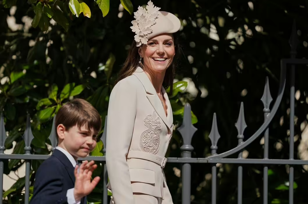 Vua Charles v&agrave; Ho&agrave;ng tử Louis: Khoảnh khắc ấm &aacute;p tại Lễ Phục sinh 2026 - Ảnh 3.