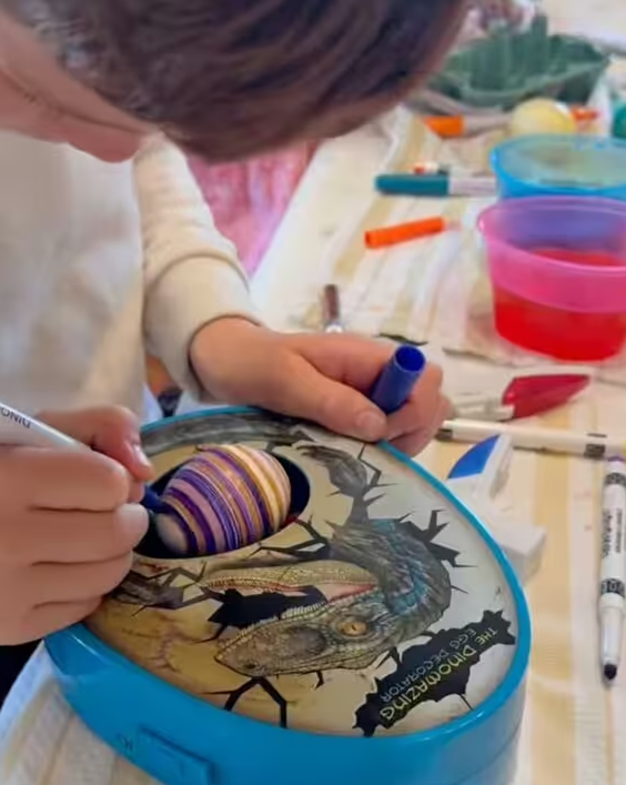 Meghan Markle v&agrave; hai con đ&oacute;n Lễ Phục sinh giản dị , Harry vắng mặt g&acirc;y t&ograve; m&ograve; - Ảnh 3.