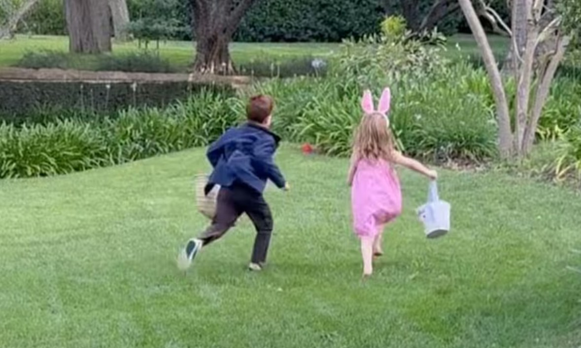 Meghan Markle v&agrave; hai con đ&oacute;n Lễ Phục sinh giản dị , Harry vắng mặt g&acirc;y t&ograve; m&ograve; - Ảnh 1.