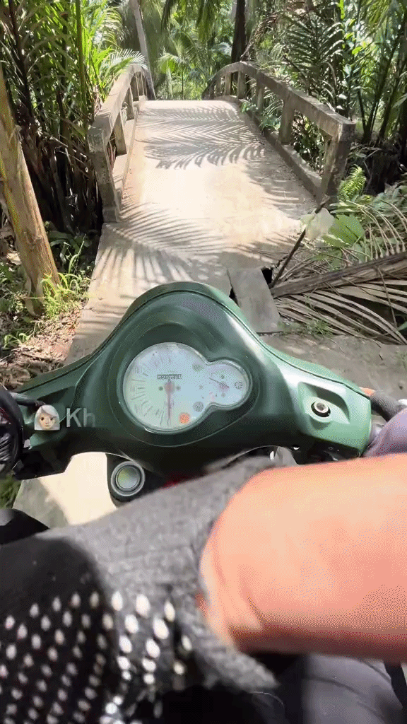 H&agrave;nh tr&igrave;nh giao h&agrave;ng qua 30 c&acirc;y cầu của shipper Vĩnh Long th&uacute; vị v&agrave; h&agrave;i hước - Ảnh 1.