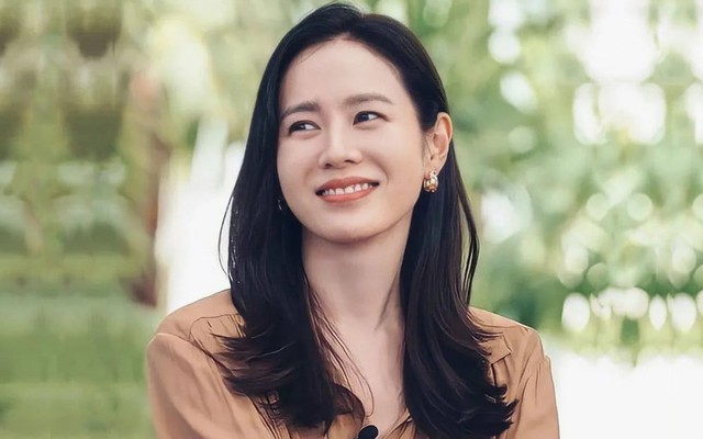 Son Ye Jin 44 tuổi l&agrave;m mẹ vẫn đẹp rạng ngời! B&iacute; quyết 