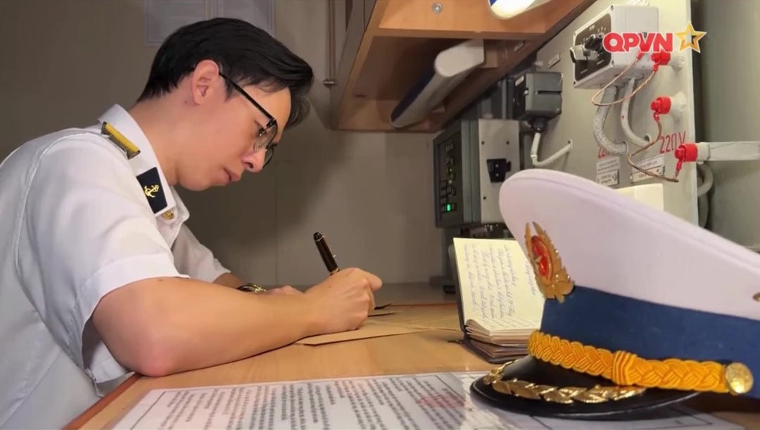 Thượng &uacute;y Nguyễn Mai Nguy&ecirc;n v&agrave; n&eacute;t chữ đẹp: Sự kết hợp ho&agrave;n hảo giữa qu&acirc;n nh&acirc;n v&agrave; nghệ thuật - Ảnh 4.