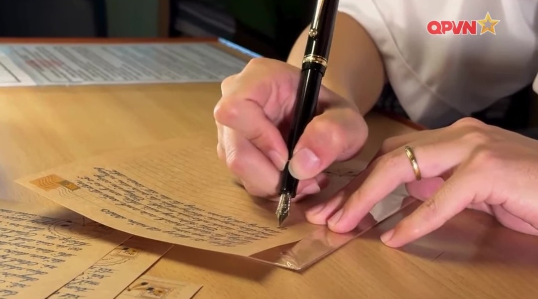 Thượng &uacute;y Nguyễn Mai Nguy&ecirc;n v&agrave; n&eacute;t chữ đẹp: Sự kết hợp ho&agrave;n hảo giữa qu&acirc;n nh&acirc;n v&agrave; nghệ thuật - Ảnh 2.