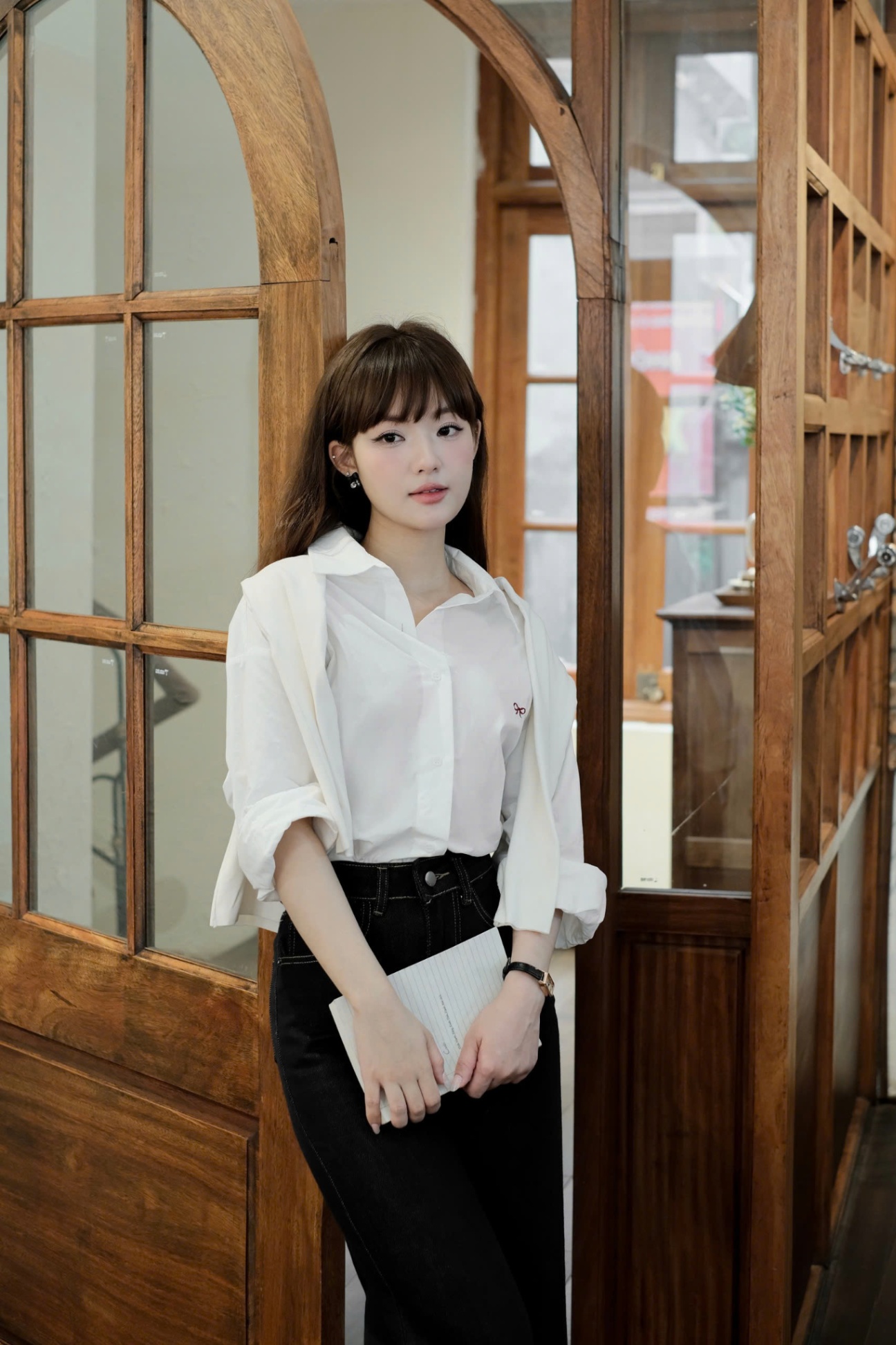 Kh&ocirc;ng cần nhiều đồ: 10 outfit tối giản nhưng đủ khiến bạn to&aacute;t l&ecirc;n vẻ ngo&agrave;i 