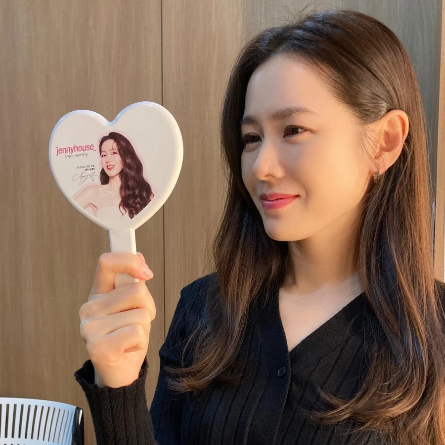 Son Ye Jin 44 tuổi l&agrave;m mẹ vẫn đẹp rạng ngời! B&iacute; quyết 