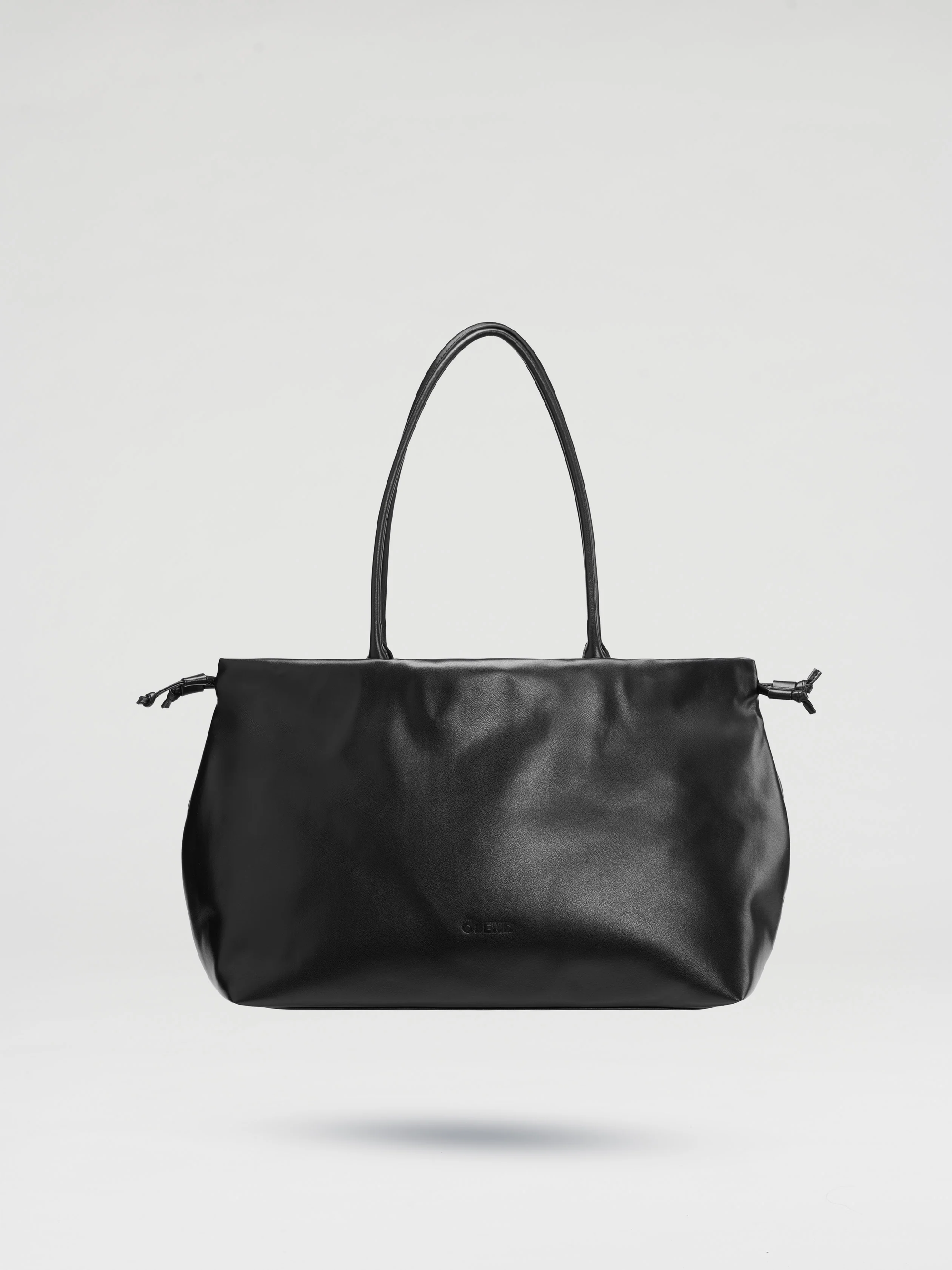 T&uacute;i đen tối giản 2026: Phụ kiện thời thượng cho phong c&aacute;ch thanh lịch - Ảnh 11.