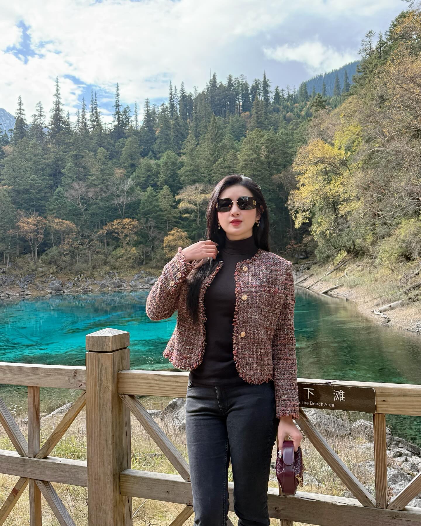 &Aacute; hậu Huyền My g&acirc;y tranh c&atilde;i khi b&aacute;n gi&agrave;y cũ gi&aacute; 2 triệu đồng Giữa cuộc sống xa hoa - Ảnh 16.