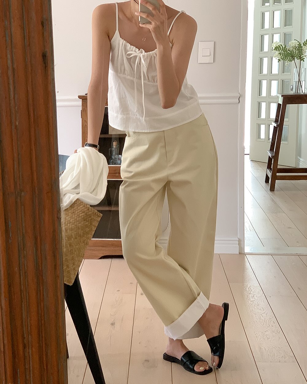 4 Mẫu giày mùa hè đa năng cho dạo phố và du lịch năm 2026 - Ảnh 2. 4 Mẫu giày mùa hè đa năng cho dạo phố và du lịch năm 2026 - Ảnh 2.