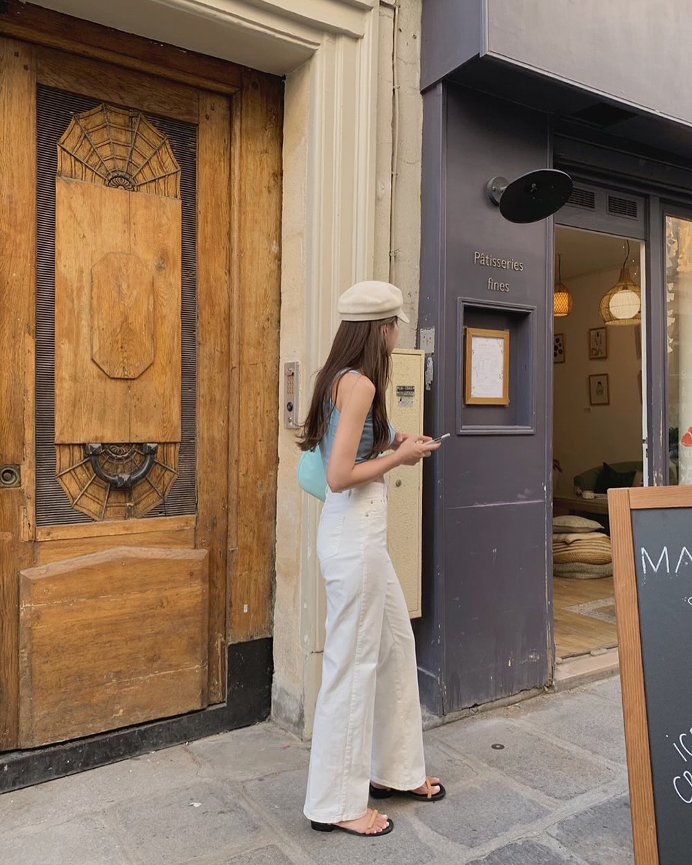 4 Mẫu giày mùa hè đa năng cho dạo phố và du lịch năm 2026 - Ảnh 7. 4 Mẫu giày mùa hè đa năng cho dạo phố và du lịch năm 2026 - Ảnh 7.