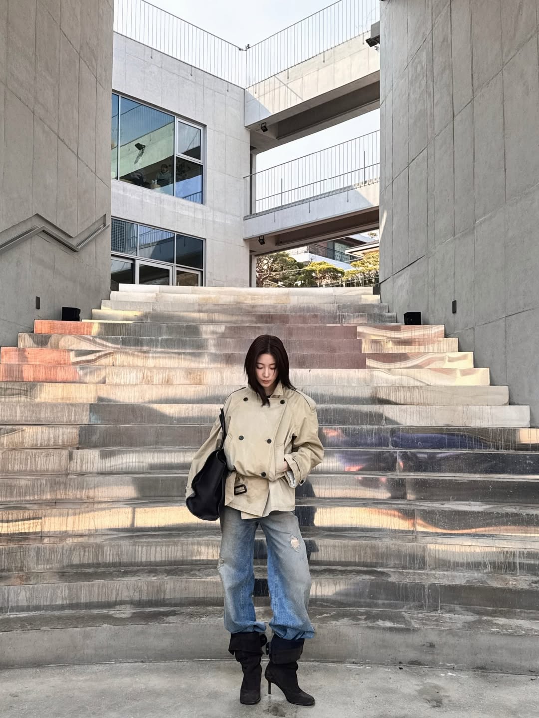 T&uacute;i đen tối giản 2026: Phụ kiện thời thượng cho phong c&aacute;ch thanh lịch - Ảnh 4.