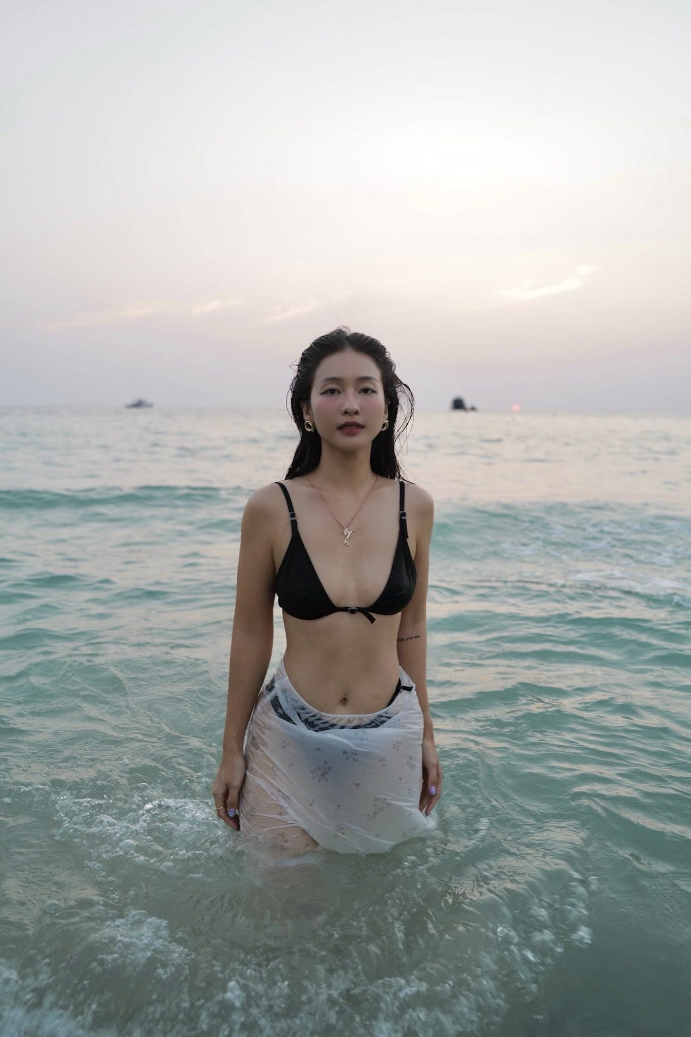 Hậu trường cuộc đua bikini m&ugrave;a h&egrave; 2026: Mỹ nh&acirc;n Vbiz khoe body n&oacute;ng bỏng - Ảnh 5.