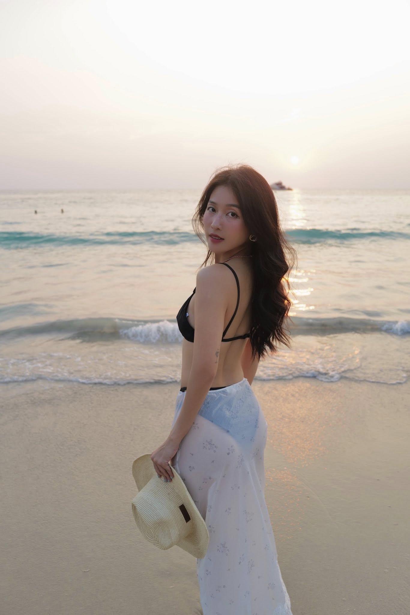 Hậu trường cuộc đua bikini m&ugrave;a h&egrave; 2026: Mỹ nh&acirc;n Vbiz khoe body n&oacute;ng bỏng - Ảnh 6.