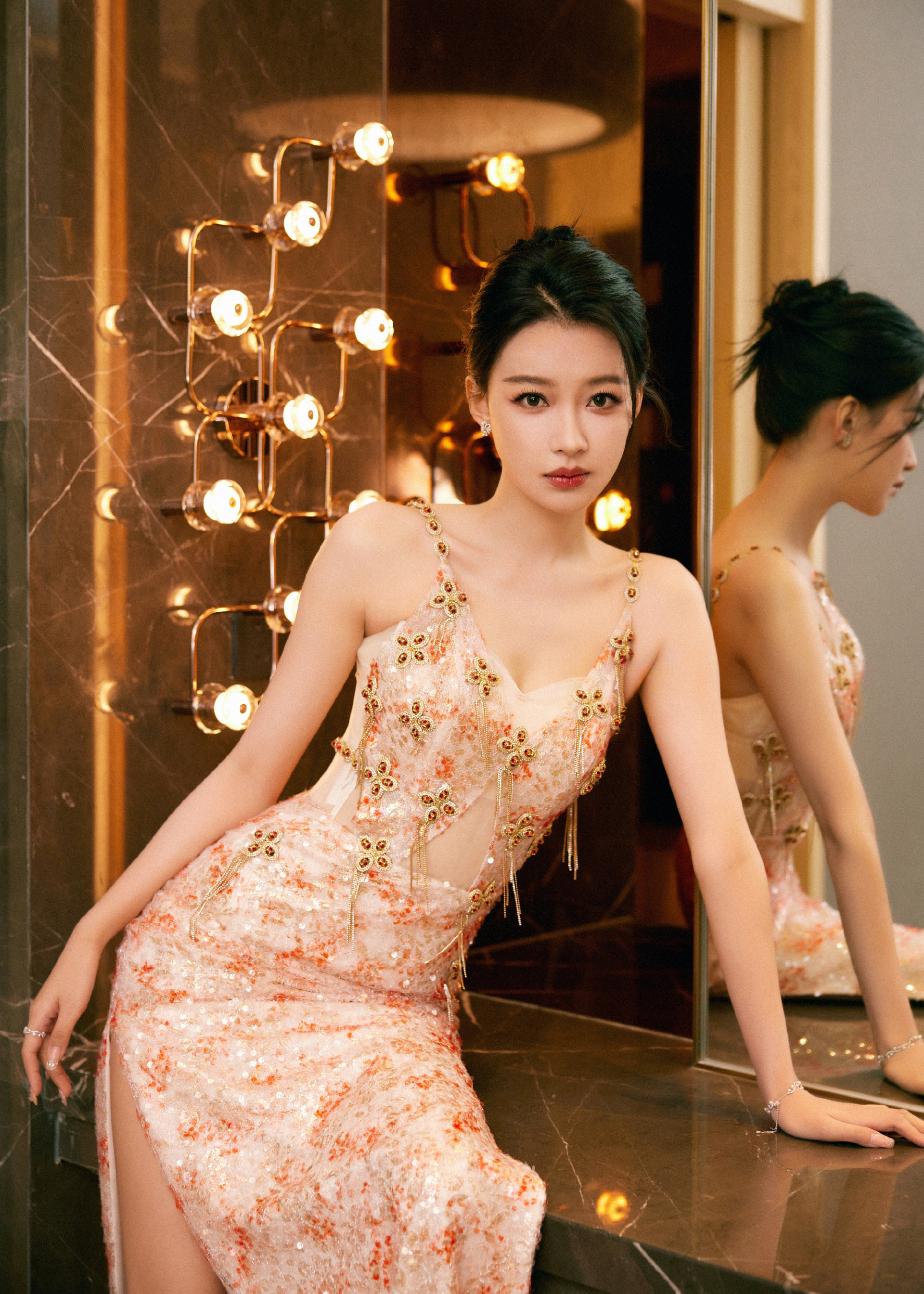 T&ocirc;n Di: Mỹ nh&acirc;n đẹp nhất Tỷ Tỷ 2026 v&agrave; cuộc sống đầy biến động t&igrave;nh cảm - Ảnh 6.