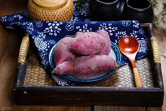 Ăn khoai lang bị đầy hơi không phải “thải độc” như bạn nghĩ, 90% đang hiểu sai - Ảnh 1.