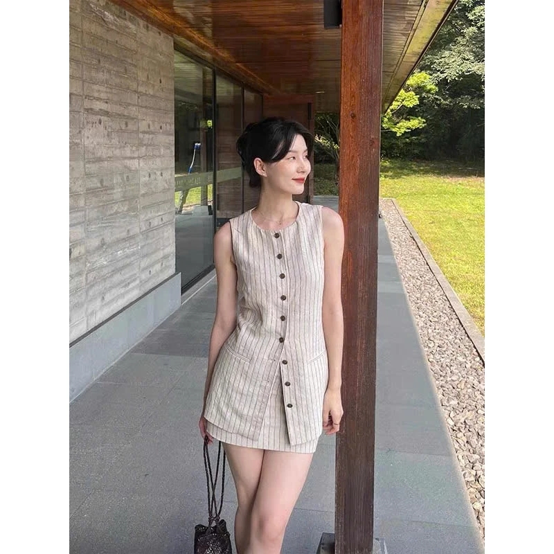 Kh&ocirc;ng cần nhiều đồ: 10 outfit tối giản nhưng đủ khiến bạn to&aacute;t l&ecirc;n vẻ ngo&agrave;i 