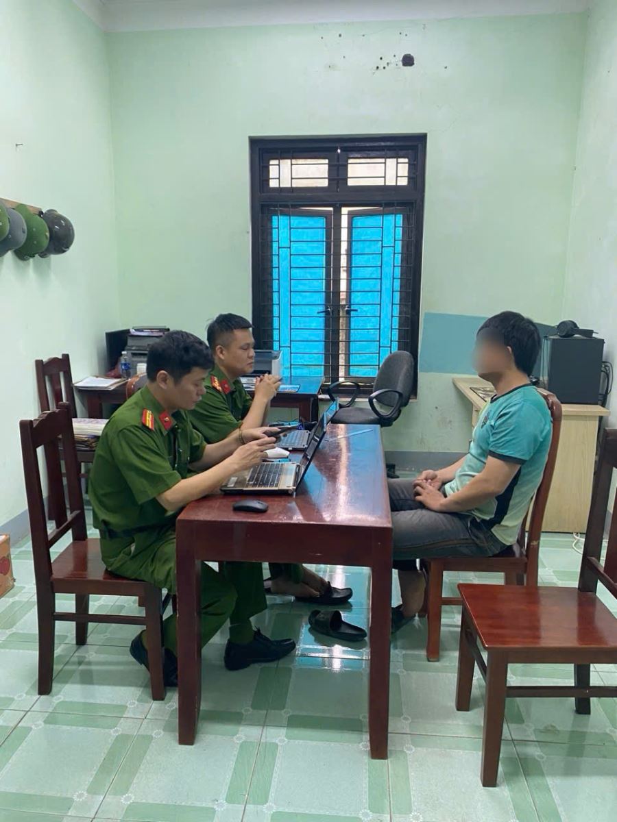 Công an triệu tập thanh niên SN 2000 vụ việc đau lòng liên quan đến bé gái SN 2012 - Ảnh 1. Công an triệu tập thanh niên SN 2000 vụ việc đau lòng liên quan đến bé gái SN 2012 - Ảnh 1.