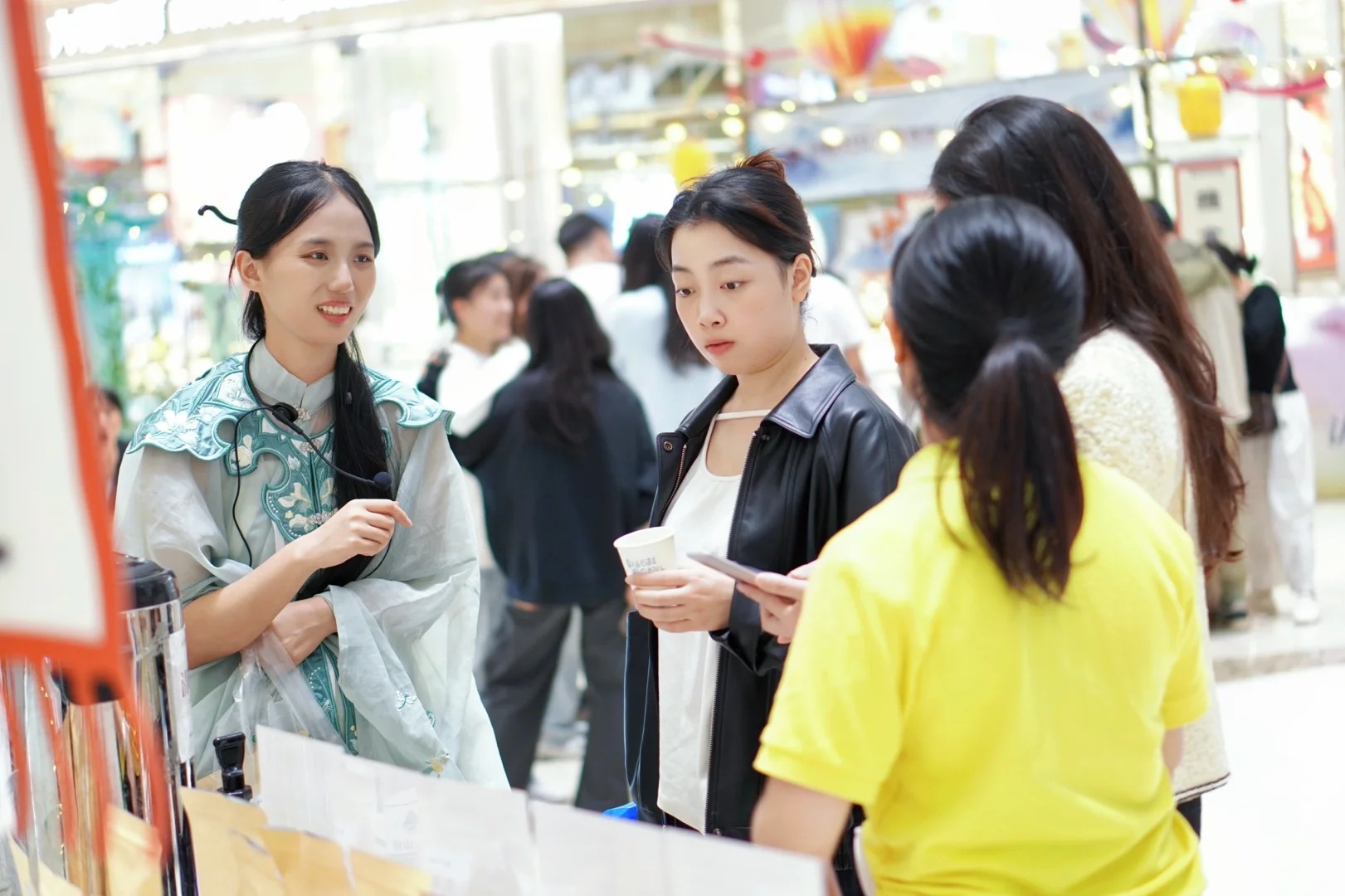 Giới trẻ Trung Quốc chọn vị đắng Thay vì ngọt ngào để sống khỏe mạnh - Ảnh 10. Giới trẻ Trung Quốc chọn vị đắng Thay vì ngọt ngào để sống khỏe mạnh - Ảnh 10.