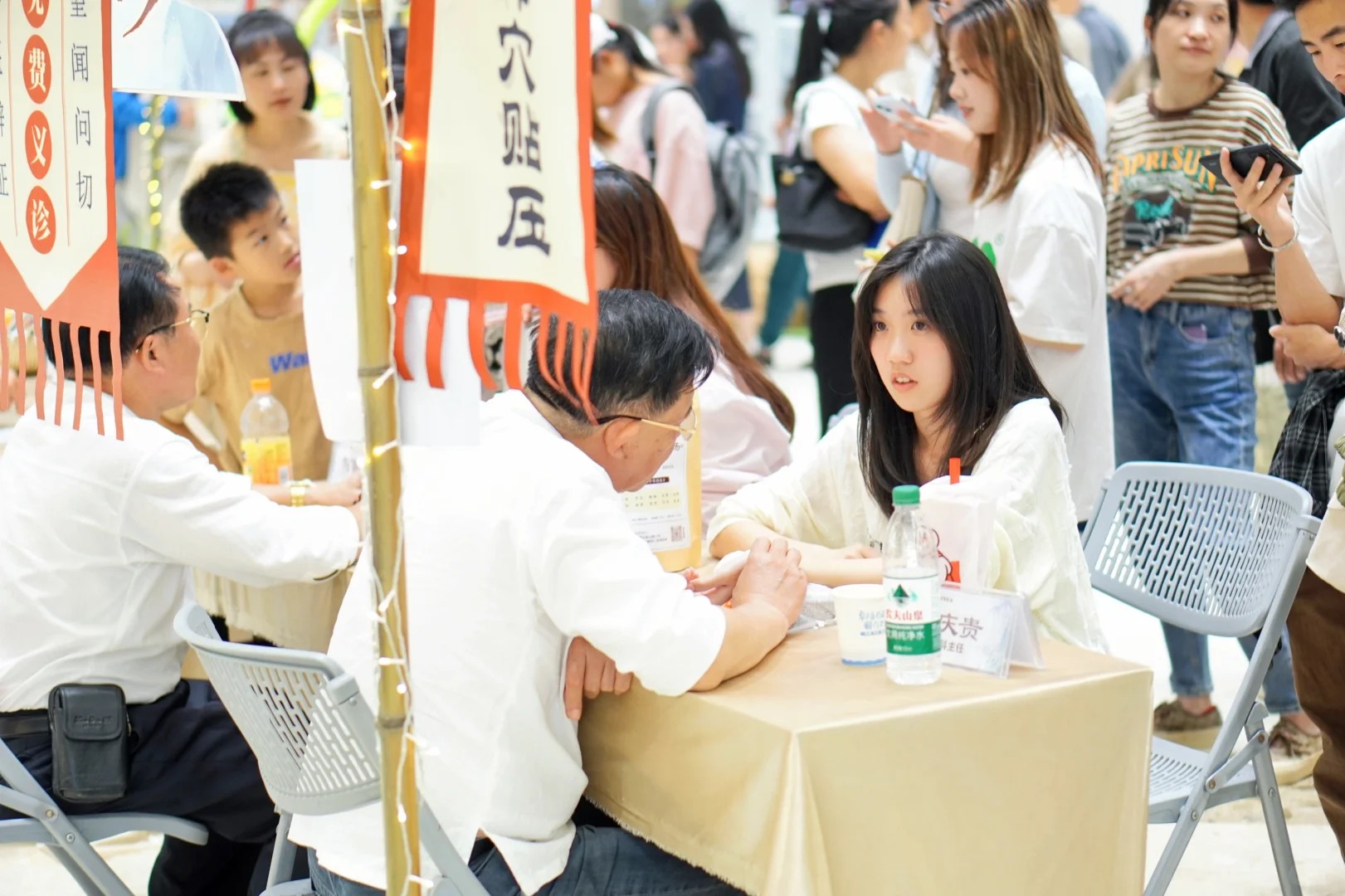 Giới trẻ Trung Quốc chọn vị đắng Thay vì ngọt ngào để sống khỏe mạnh - Ảnh 9. Giới trẻ Trung Quốc chọn vị đắng Thay vì ngọt ngào để sống khỏe mạnh - Ảnh 9.