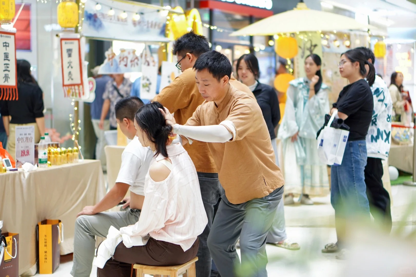 Giới trẻ Trung Quốc chọn vị đắng Thay vì ngọt ngào để sống khỏe mạnh - Ảnh 11. Giới trẻ Trung Quốc chọn vị đắng Thay vì ngọt ngào để sống khỏe mạnh - Ảnh 11.