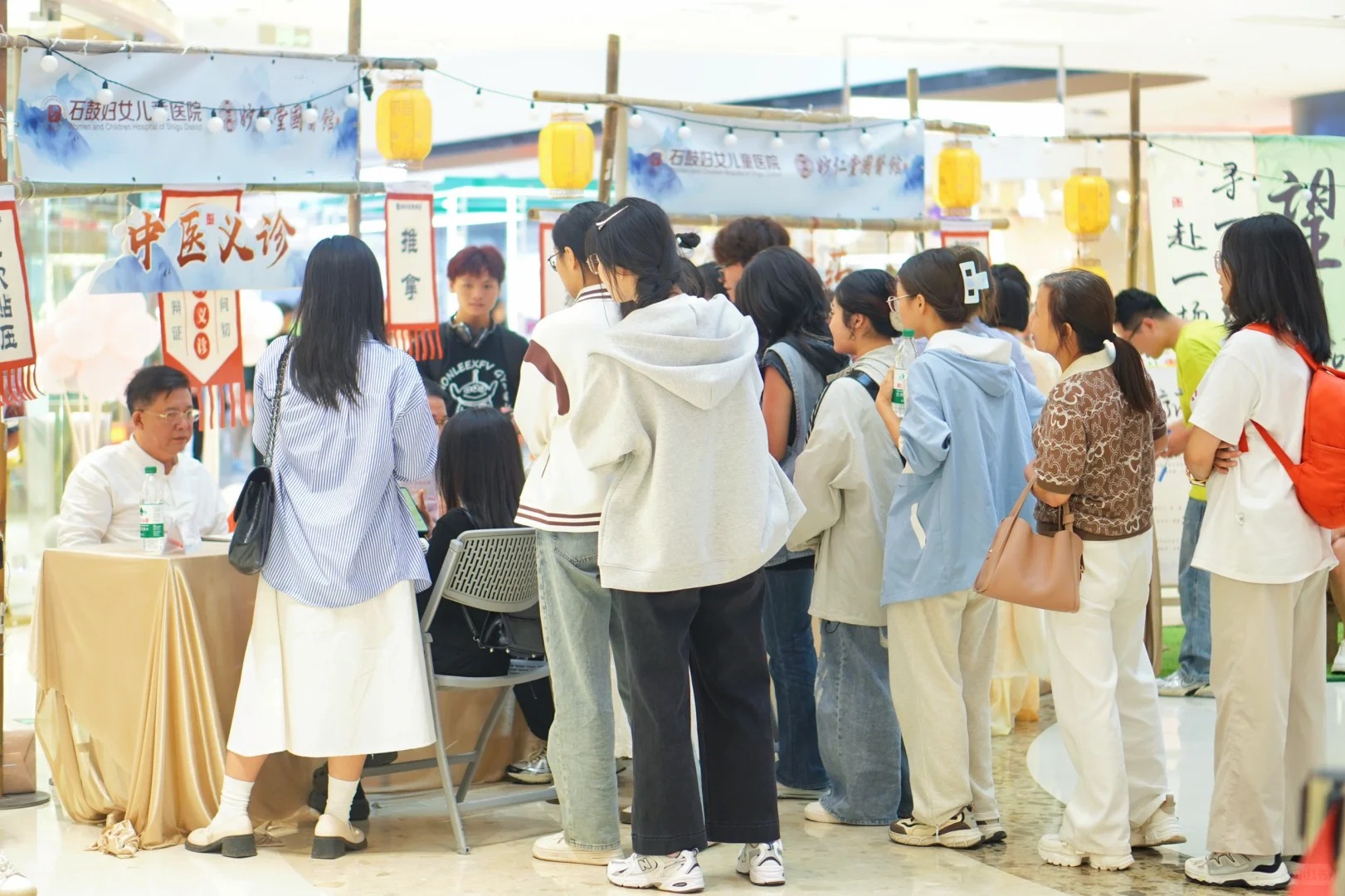 Giới trẻ Trung Quốc chọn vị đắng Thay vì ngọt ngào để sống khỏe mạnh - Ảnh 1. Giới trẻ Trung Quốc chọn vị đắng Thay vì ngọt ngào để sống khỏe mạnh - Ảnh 1.