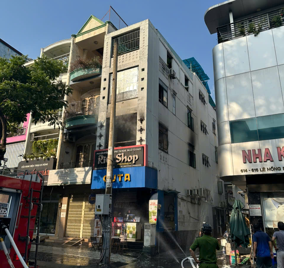 Ch&aacute;y nh&agrave; 4 tầng ở đường L&ecirc; Hồng Phong , TPHCM g&acirc;y hoang mang Ng&agrave;y 7 - 4 - 2026 - Ảnh 1.