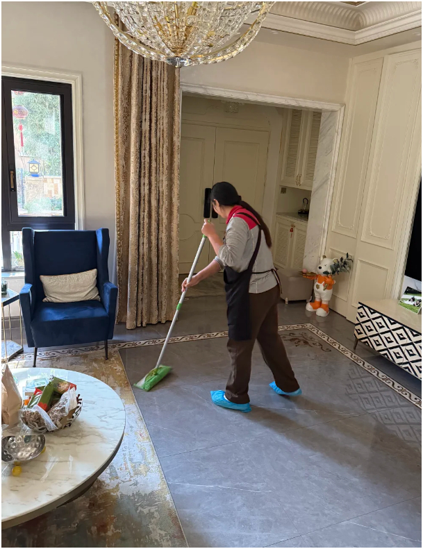 Mức lương gi&uacute;p việc năm 2026: Tại sao lại cao hơn sinh vi&ecirc;n mới ra trường? - Ảnh 2.